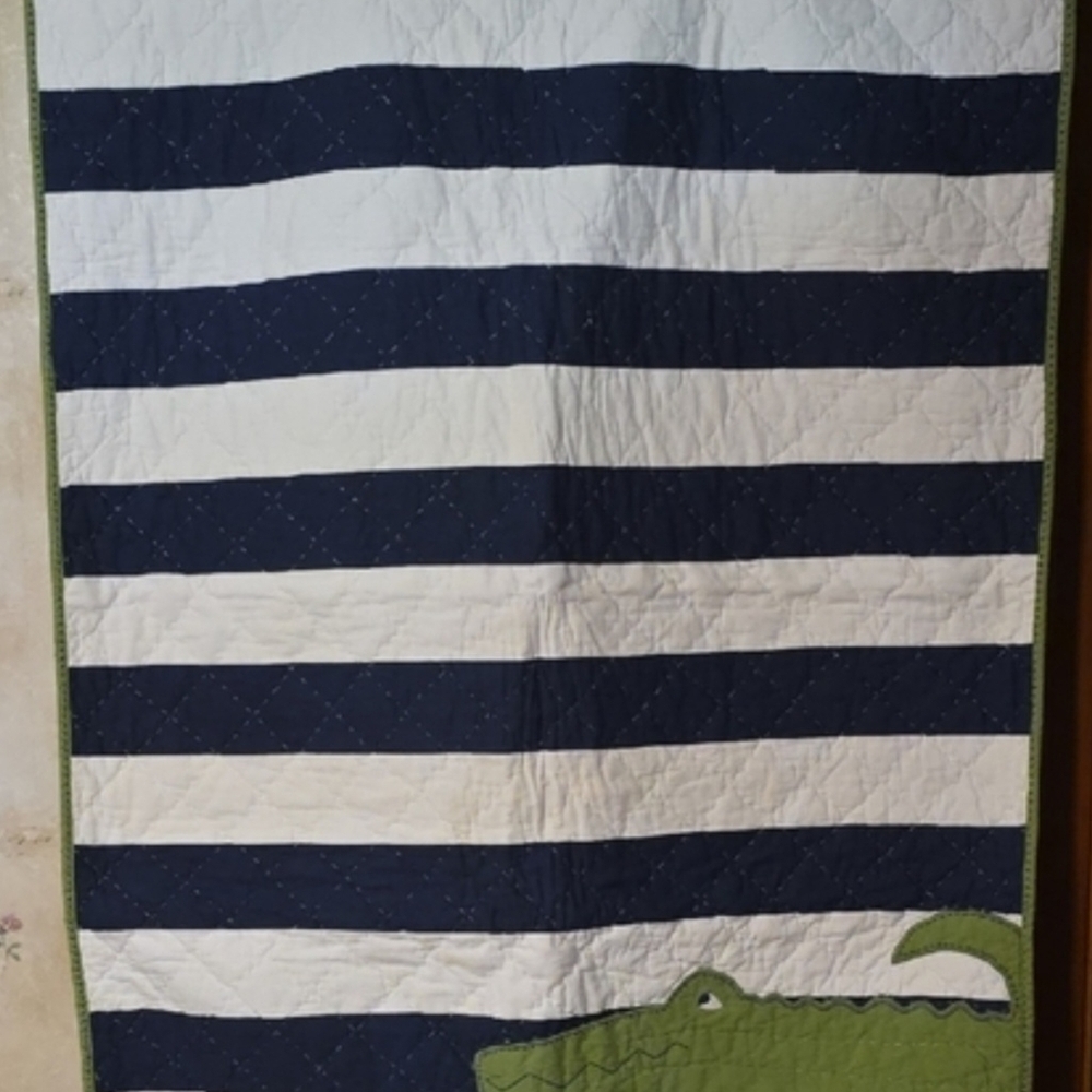 Pottery Barn Kids Allegator Quilt in Green and Navy - Picture 4 of 5